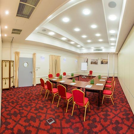 Hotel Willa Hueta Кельце Экстерьер фото