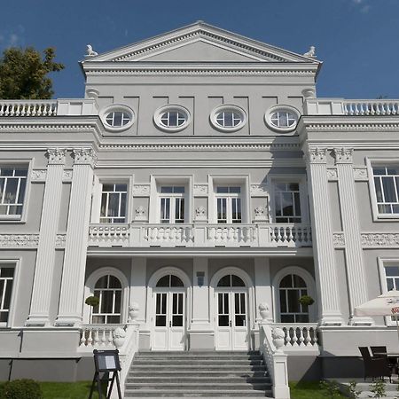 Hotel Willa Hueta Кельце Экстерьер фото
