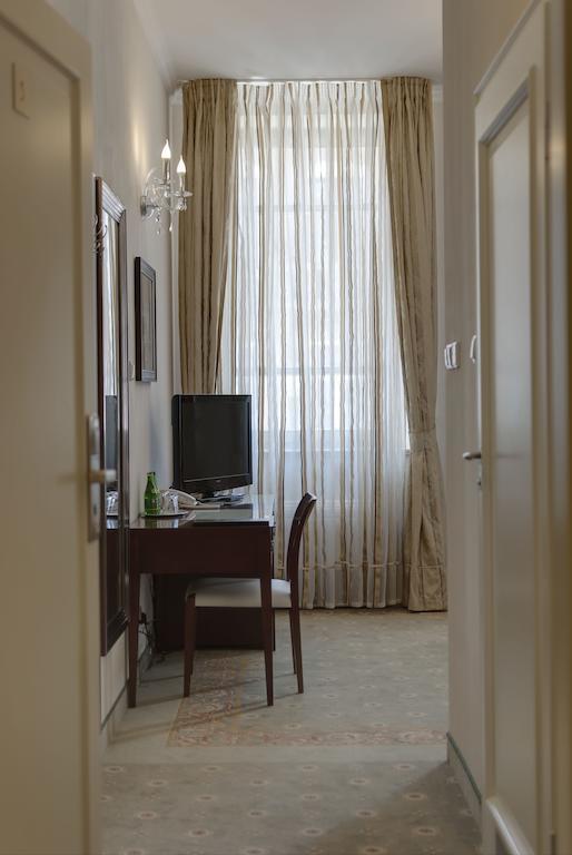 Hotel Willa Hueta Кельце Номер фото