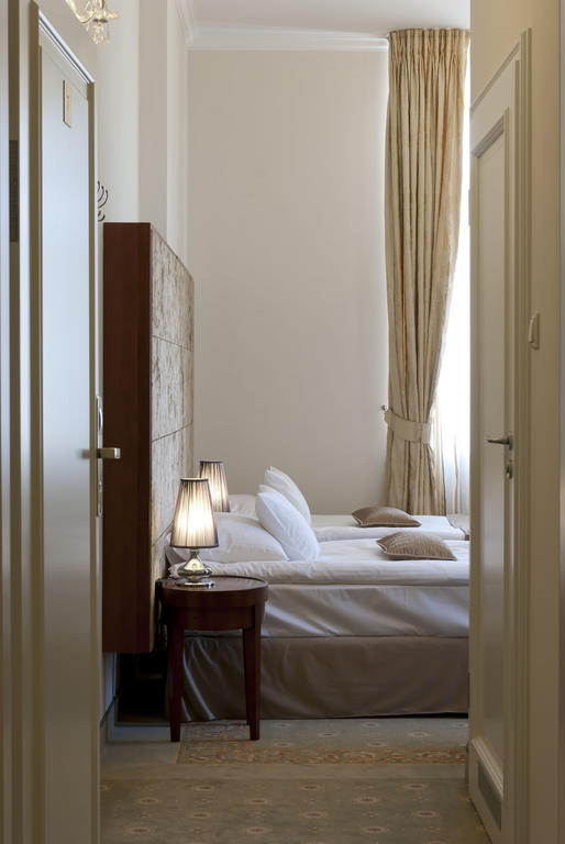 Hotel Willa Hueta Кельце Номер фото