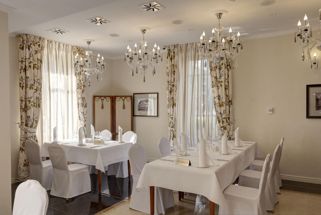 Hotel Willa Hueta Кельце Экстерьер фото