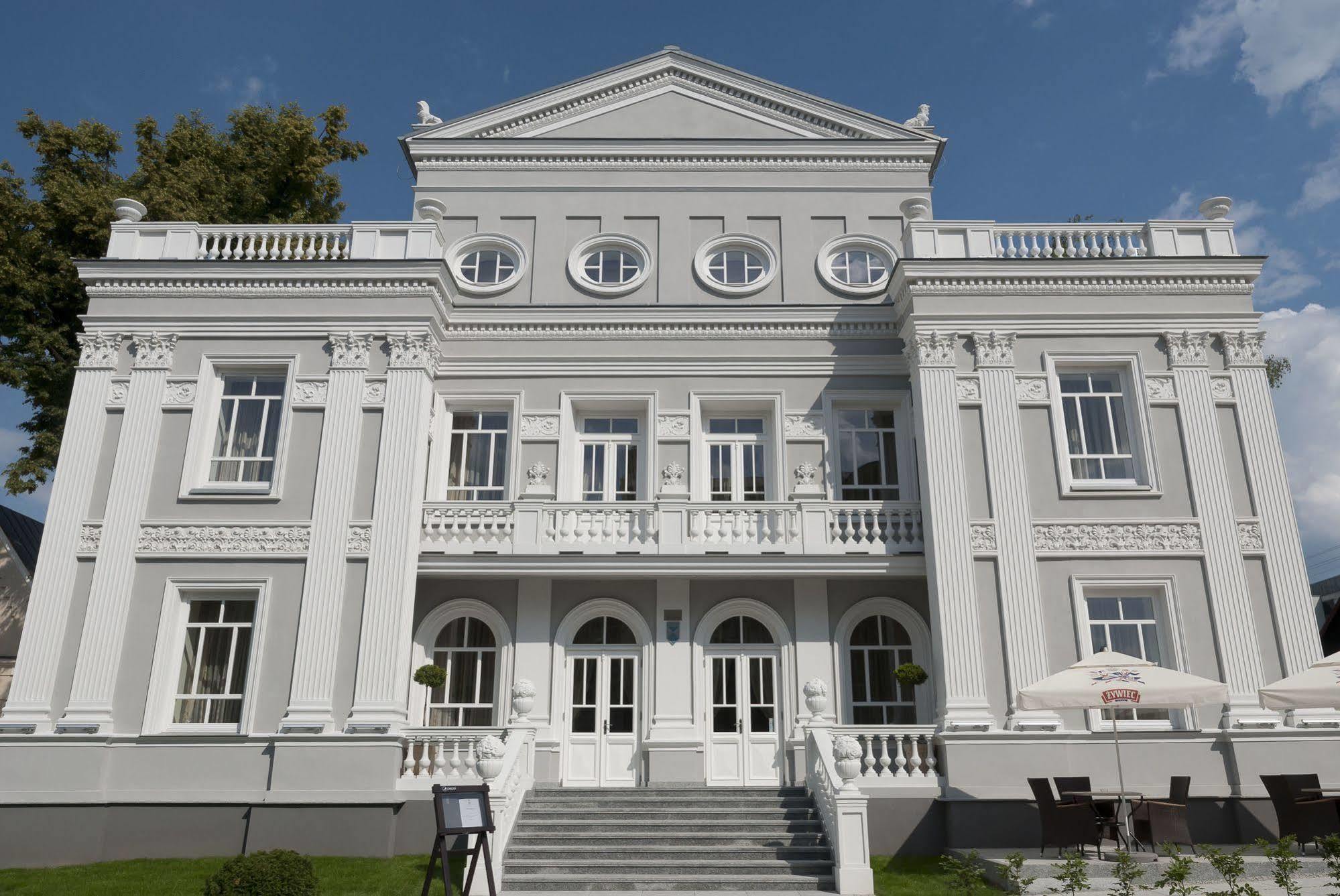 Hotel Willa Hueta Кельце Экстерьер фото