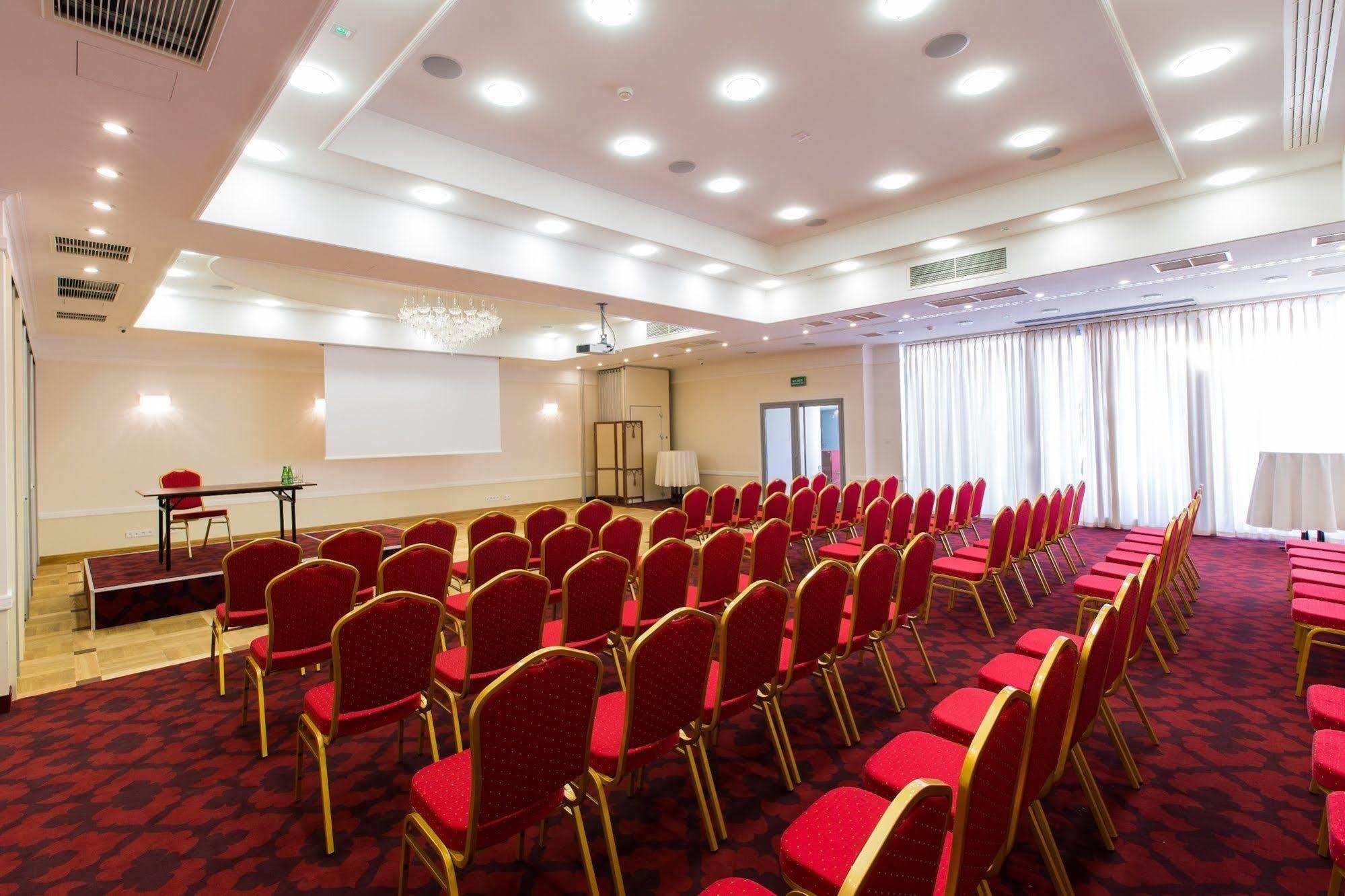 Hotel Willa Hueta Кельце Экстерьер фото