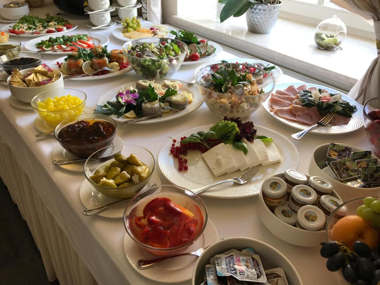 Hotel Willa Hueta Кельце Экстерьер фото